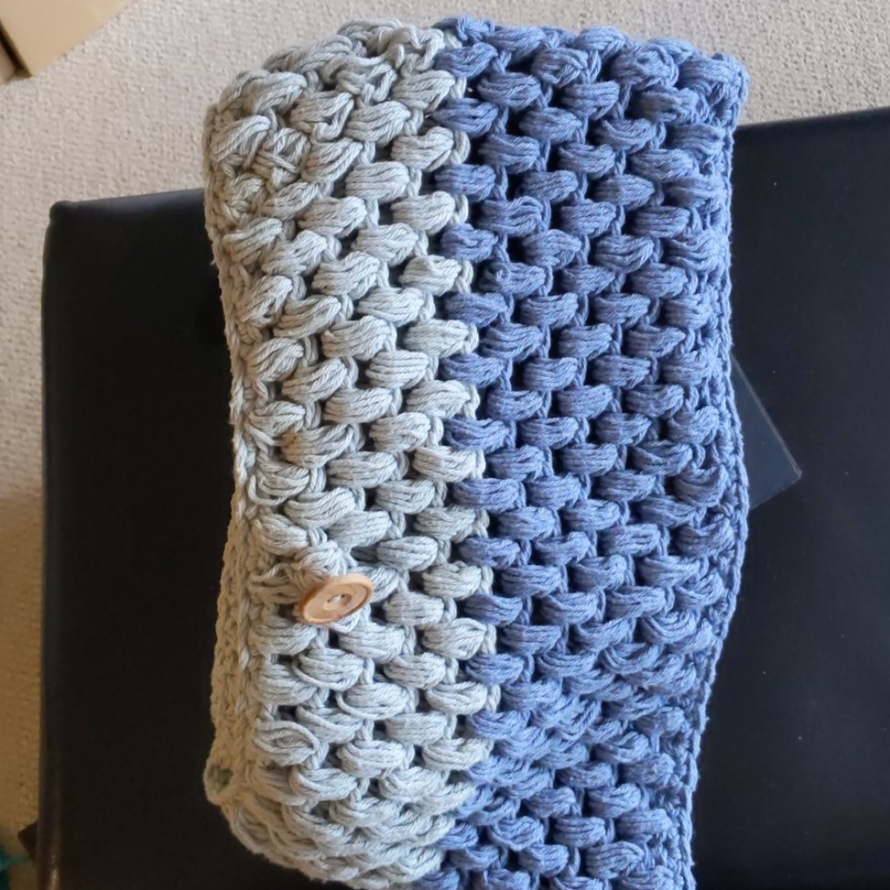 Artisan scarf. Chunky knit. Unique. Infinity style